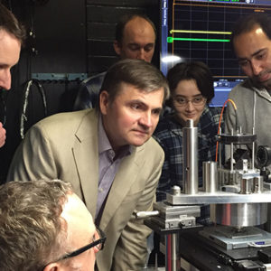 Dr. Vladislav Yakovlev, center, visiting Professor Warwick Bowen's lab at the University of Queensland. | Image: International Society for Optics and Photonics